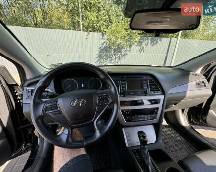 Черный Хендай Соната, объемом двигателя 2.36 л и пробегом 130 тыс. км за 10500 $, фото 11 на Automoto.ua