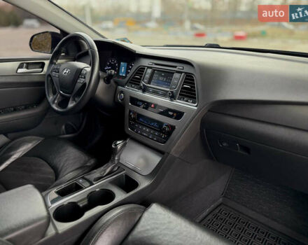 Чорний Хендай Соната, об'ємом двигуна 2.36 л та пробігом 145 тис. км за 9799 $, фото 20 на Automoto.ua