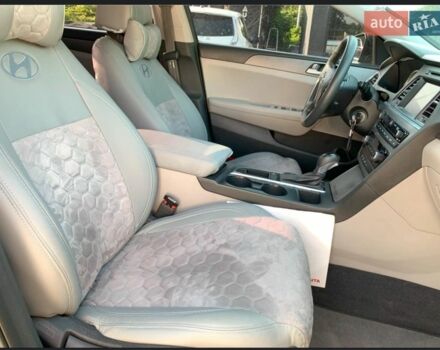 Черный Хендай Соната, объемом двигателя 2.4 л и пробегом 256 тыс. км за 10500 $, фото 4 на Automoto.ua