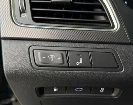 Чорний Хендай Соната, об'ємом двигуна 2.36 л та пробігом 145 тис. км за 9799 $, фото 29 на Automoto.ua