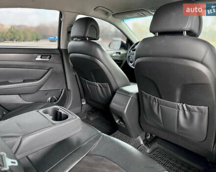 Чорний Хендай Соната, об'ємом двигуна 2.36 л та пробігом 145 тис. км за 9799 $, фото 16 на Automoto.ua