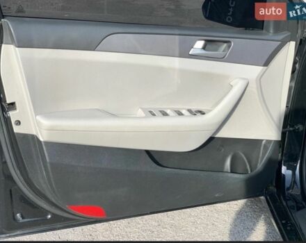 Черный Хендай Соната, объемом двигателя 2.4 л и пробегом 256 тыс. км за 10500 $, фото 10 на Automoto.ua