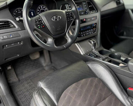 Чорний Хендай Соната, об'ємом двигуна 2.36 л та пробігом 145 тис. км за 9799 $, фото 9 на Automoto.ua