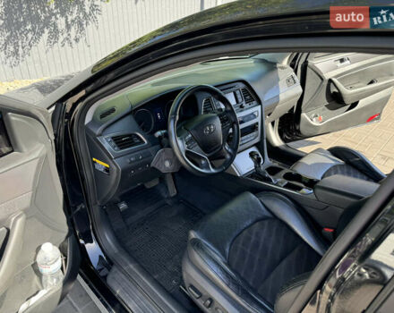 Черный Хендай Соната, объемом двигателя 2.36 л и пробегом 130 тыс. км за 10500 $, фото 13 на Automoto.ua