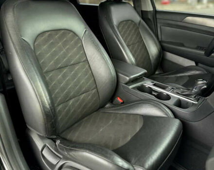 Чорний Хендай Соната, об'ємом двигуна 2.36 л та пробігом 145 тис. км за 9799 $, фото 22 на Automoto.ua