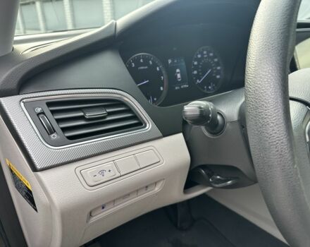 Черный Хендай Соната, объемом двигателя 2.4 л и пробегом 139 тыс. км за 10500 $, фото 21 на Automoto.ua