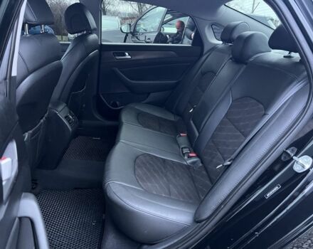 Черный Хендай Соната, объемом двигателя 2.4 л и пробегом 152 тыс. км за 9450 $, фото 6 на Automoto.ua