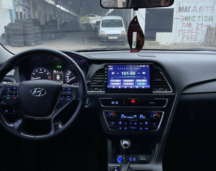 Черный Хендай Соната, объемом двигателя 2 л и пробегом 197 тыс. км за 13500 $, фото 3 на Automoto.ua