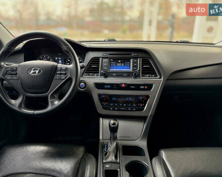 Чорний Хендай Соната, об'ємом двигуна 2.36 л та пробігом 145 тис. км за 9799 $, фото 23 на Automoto.ua