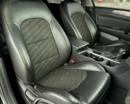 Чорний Хендай Соната, об'ємом двигуна 2.4 л та пробігом 145 тис. км за 9599 $, фото 22 на Automoto.ua