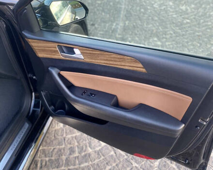 Чорний Хендай Соната, об'ємом двигуна 2.36 л та пробігом 170 тис. км за 13500 $, фото 17 на Automoto.ua