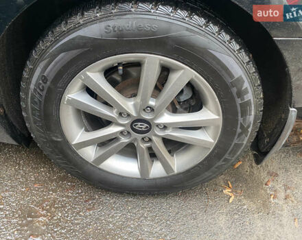 Черный Хендай Соната, объемом двигателя 2.36 л и пробегом 133 тыс. км за 10800 $, фото 19 на Automoto.ua