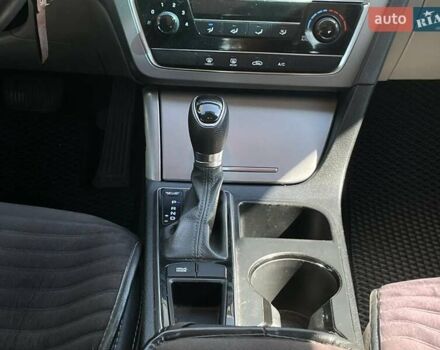 Черный Хендай Соната, объемом двигателя 2.4 л и пробегом 169 тыс. км за 10900 $, фото 16 на Automoto.ua