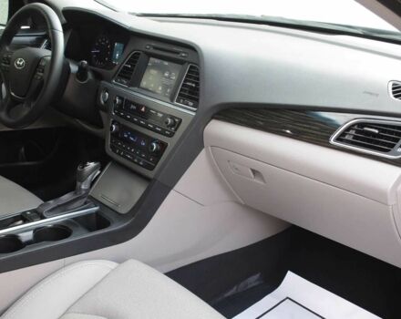 Черный Хендай Соната, объемом двигателя 2.4 л и пробегом 78 тыс. км за 2000 $, фото 6 на Automoto.ua