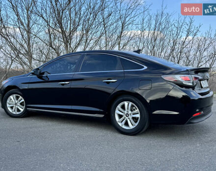 Чорний Хендай Соната, об'ємом двигуна 2 л та пробігом 74 тис. км за 12800 $, фото 2 на Automoto.ua