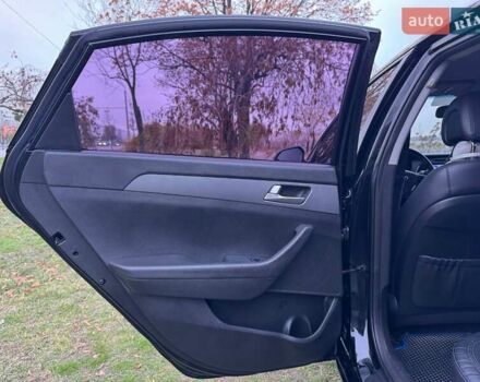 Чорний Хендай Соната, об'ємом двигуна 2 л та пробігом 210 тис. км за 12999 $, фото 8 на Automoto.ua