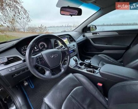 Чорний Хендай Соната, об'ємом двигуна 2 л та пробігом 210 тис. км за 12999 $, фото 4 на Automoto.ua