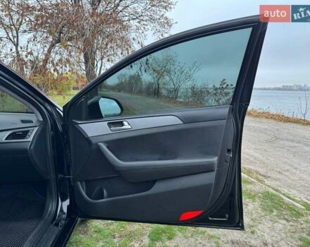 Чорний Хендай Соната, об'ємом двигуна 2 л та пробігом 210 тис. км за 12999 $, фото 13 на Automoto.ua