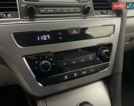 Черный Хендай Соната, объемом двигателя 2.4 л и пробегом 173 тыс. км за 10900 $, фото 16 на Automoto.ua