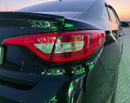 Черный Хендай Соната, объемом двигателя 2.4 л и пробегом 240 тыс. км за 10500 $, фото 5 на Automoto.ua