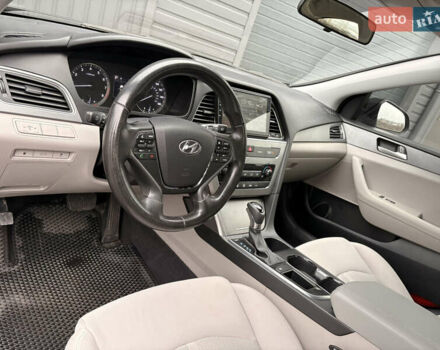 Черный Хендай Соната, объемом двигателя 2.36 л и пробегом 158 тыс. км за 9900 $, фото 9 на Automoto.ua