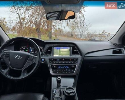 Чорний Хендай Соната, об'ємом двигуна 2 л та пробігом 210 тис. км за 12999 $, фото 5 на Automoto.ua