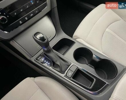 Черный Хендай Соната, объемом двигателя 2.4 л и пробегом 173 тыс. км за 10900 $, фото 17 на Automoto.ua