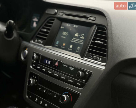 Черный Хендай Соната, объемом двигателя 2.36 л и пробегом 110 тыс. км за 10900 $, фото 5 на Automoto.ua