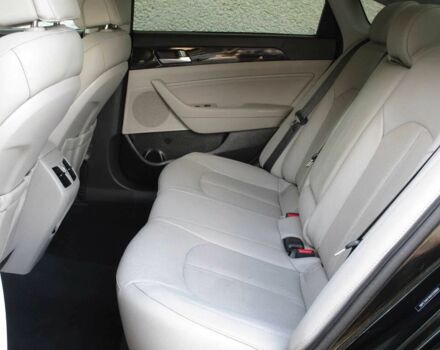 Черный Хендай Соната, объемом двигателя 2.4 л и пробегом 78 тыс. км за 2000 $, фото 10 на Automoto.ua