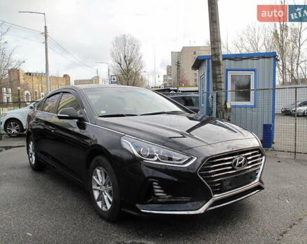 Чорний Хендай Соната, об'ємом двигуна 2 л та пробігом 370 тис. км за 13300 $, фото 1 на Automoto.ua