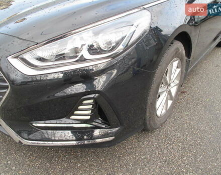 Чорний Хендай Соната, об'ємом двигуна 2 л та пробігом 370 тис. км за 13300 $, фото 5 на Automoto.ua