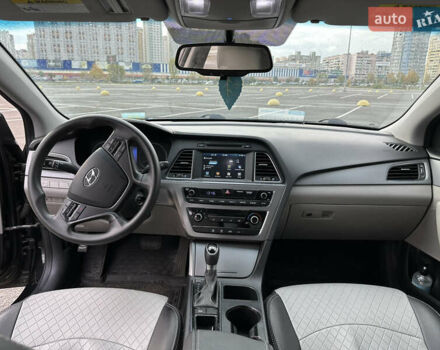 Черный Хендай Соната, объемом двигателя 2.36 л и пробегом 132 тыс. км за 12500 $, фото 14 на Automoto.ua