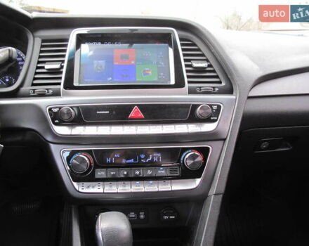 Чорний Хендай Соната, об'ємом двигуна 2 л та пробігом 370 тис. км за 13300 $, фото 33 на Automoto.ua