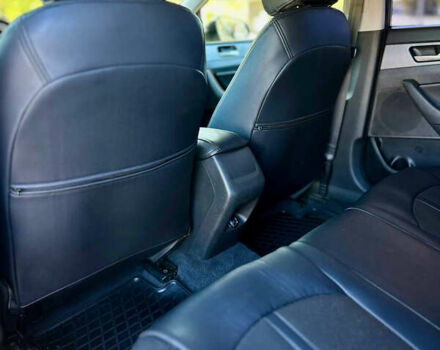 Чорний Хендай Соната, об'ємом двигуна 2.4 л та пробігом 173 тис. км за 11899 $, фото 13 на Automoto.ua