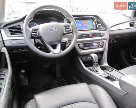 Чорний Хендай Соната, об'ємом двигуна 2 л та пробігом 370 тис. км за 13300 $, фото 30 на Automoto.ua