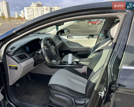 Черный Хендай Соната, объемом двигателя 2.36 л и пробегом 132 тыс. км за 12500 $, фото 15 на Automoto.ua