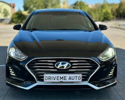 Черный Хендай Соната, объемом двигателя 2.4 л и пробегом 173 тыс. км за 11799 $, фото 1 на Automoto.ua