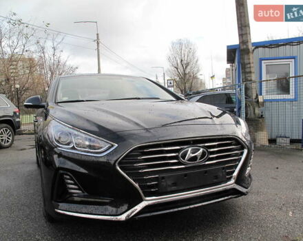 Чорний Хендай Соната, об'ємом двигуна 2 л та пробігом 370 тис. км за 13300 $, фото 4 на Automoto.ua