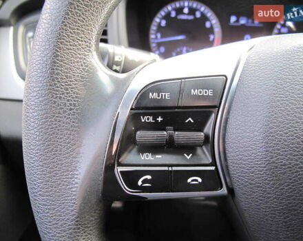 Чорний Хендай Соната, об'ємом двигуна 2 л та пробігом 370 тис. км за 13300 $, фото 58 на Automoto.ua