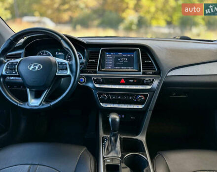 Чорний Хендай Соната, об'ємом двигуна 2.4 л та пробігом 173 тис. км за 11899 $, фото 26 на Automoto.ua