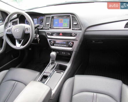 Чорний Хендай Соната, об'ємом двигуна 2 л та пробігом 370 тис. км за 13300 $, фото 49 на Automoto.ua