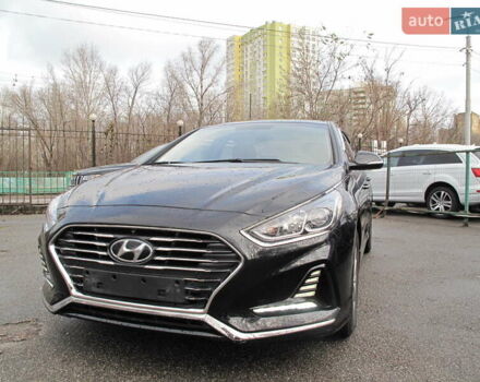 Чорний Хендай Соната, об'ємом двигуна 2 л та пробігом 370 тис. км за 13300 $, фото 2 на Automoto.ua