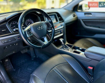 Чорний Хендай Соната, об'ємом двигуна 2.4 л та пробігом 173 тис. км за 11899 $, фото 9 на Automoto.ua