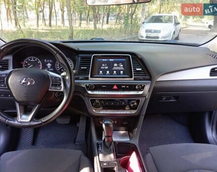 Чорний Хендай Соната, об'ємом двигуна 2.36 л та пробігом 103 тис. км за 12100 $, фото 3 на Automoto.ua