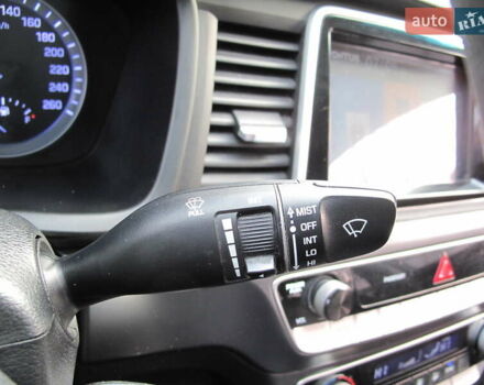 Чорний Хендай Соната, об'ємом двигуна 2 л та пробігом 370 тис. км за 13300 $, фото 61 на Automoto.ua