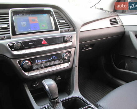 Чорний Хендай Соната, об'ємом двигуна 2 л та пробігом 370 тис. км за 13300 $, фото 76 на Automoto.ua