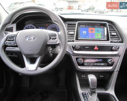 Чорний Хендай Соната, об'ємом двигуна 2 л та пробігом 370 тис. км за 13300 $, фото 32 на Automoto.ua