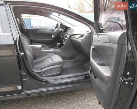 Чорний Хендай Соната, об'ємом двигуна 2 л та пробігом 370 тис. км за 13300 $, фото 38 на Automoto.ua