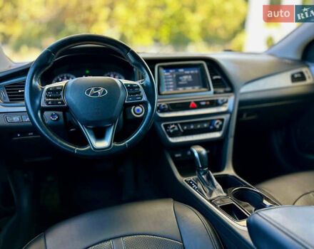 Чорний Хендай Соната, об'ємом двигуна 2.4 л та пробігом 173 тис. км за 11899 $, фото 10 на Automoto.ua