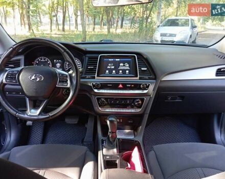 Чорний Хендай Соната, об'ємом двигуна 2.36 л та пробігом 103 тис. км за 12100 $, фото 5 на Automoto.ua